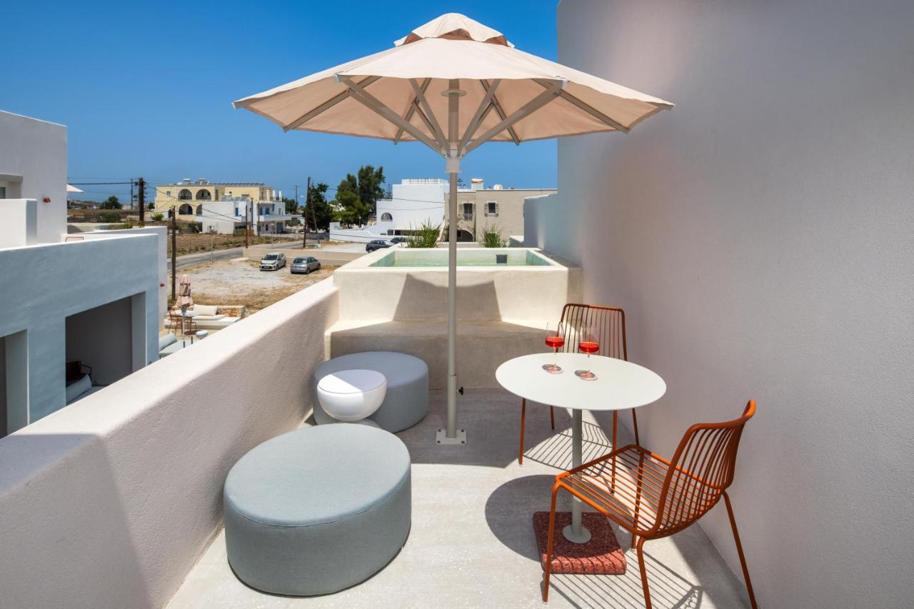 Viva Nove Suites Kamári エクステリア 写真