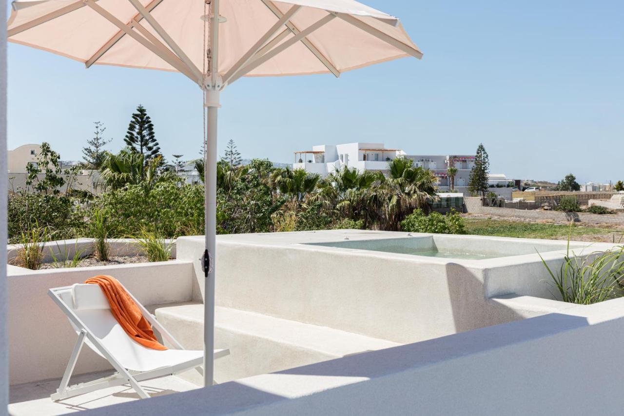 Viva Nove Suites Kamári エクステリア 写真