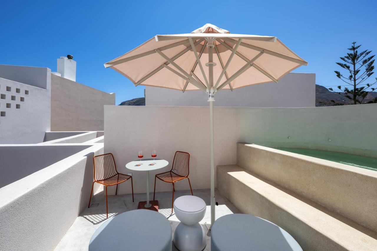 Viva Nove Suites Kamári エクステリア 写真